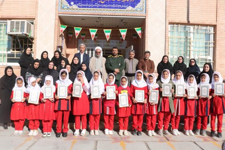 دانشآموزان بسیجی هنرمند در ثلاث باباجانی تجلیل شدند