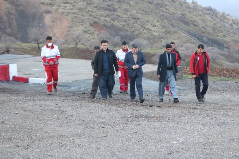 بازدید فرماندار ثلاث باباجانی ، از محل پایگاه امداد و نجات جاده ای دره شهدا جهت تامین برق ساختمان پایگاه