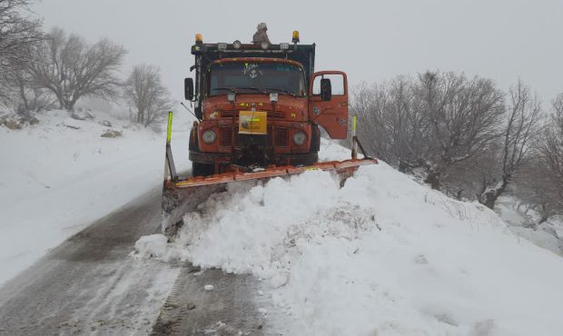 ۸۵۵ کیلومترباند از راههای مواصلاتی ثلاث باباجانی برفروبی شد