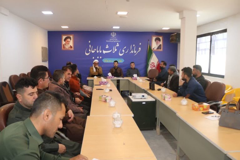 جلسه توجیهی دهیاران با مشارکت روستاییان در انتخابات