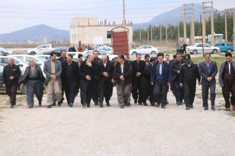 صبح امروز در مزار شهداء روستای قلقله صورت پذیرفت