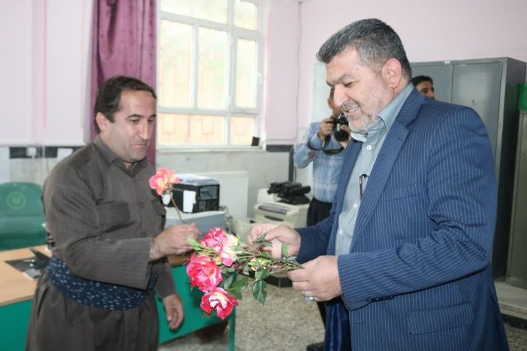 تجلیل فرماندار شهرستان ثلاث باباجانی از معلمان