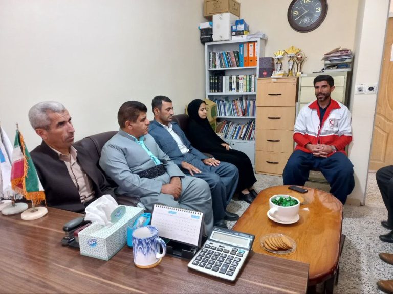 دیدار اعضای شورای اداری با رئیس و کارکنان جمعیت هلالاحمر شهرستان ثلاث باباجانی