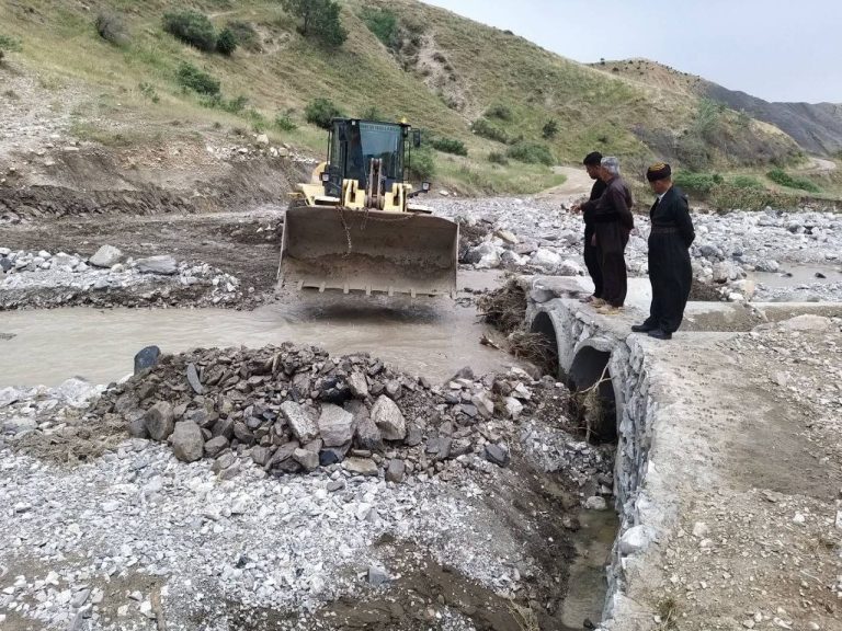 مسیر چند روستای بخش ازگله در ثلاث باباجانی بازگشایی شد