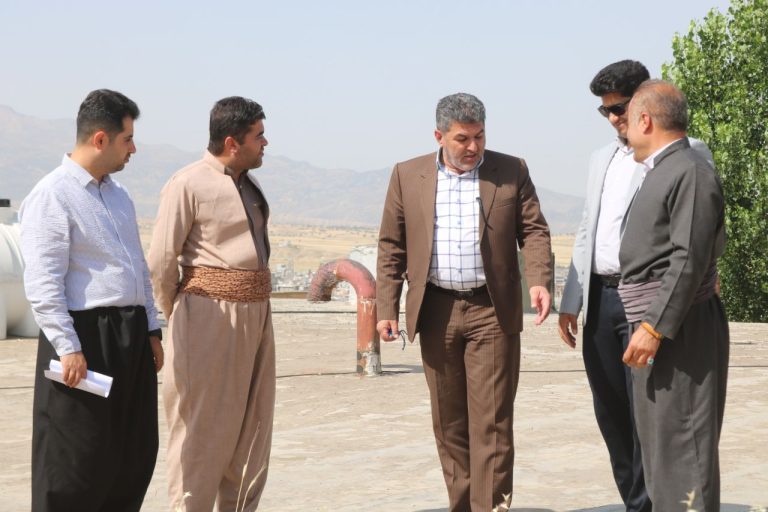 بازدید فرماندار ثلاث باباجانی از مخزن ۲۰۰۰متر مکعبی ذخیره آب شهر تازه آباد