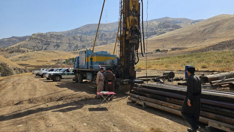 عملیات حفاری چاه عمیق آب شرب شهرتازه آباد آغاز شد