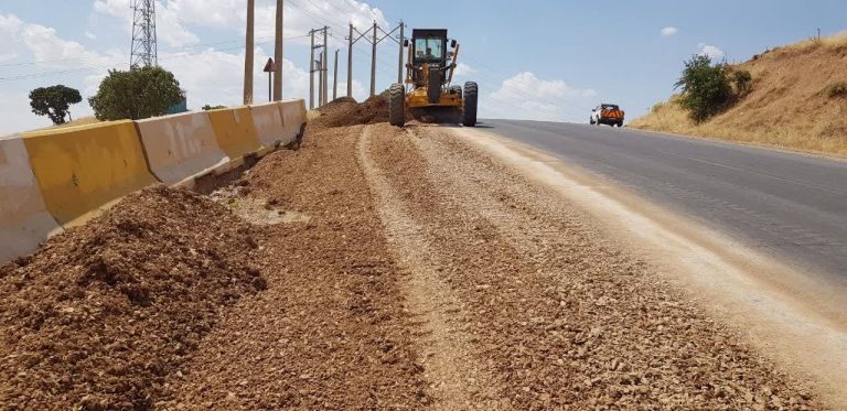 تیغه زنی – احیاء قنو – شانه سازی و رفع اختلاف سطح جاده با شانه