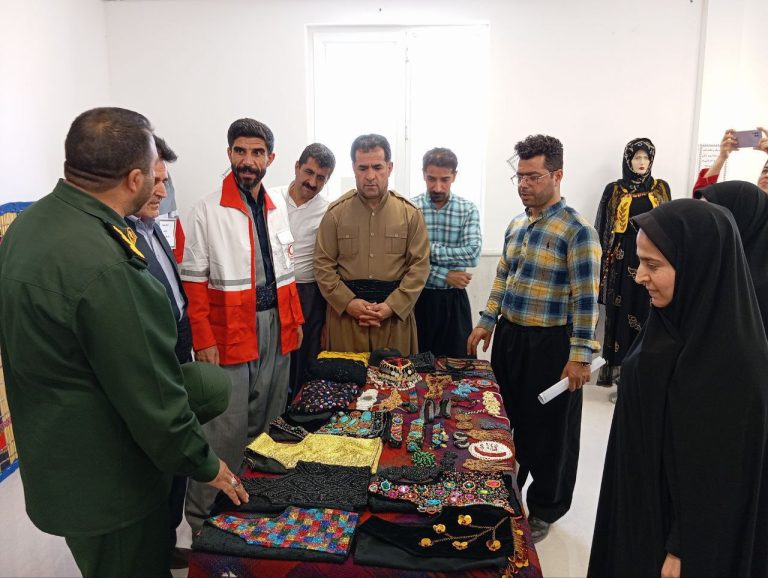 افتتاح نمایشگاه صنایع دستی در ثلاث باباجانی