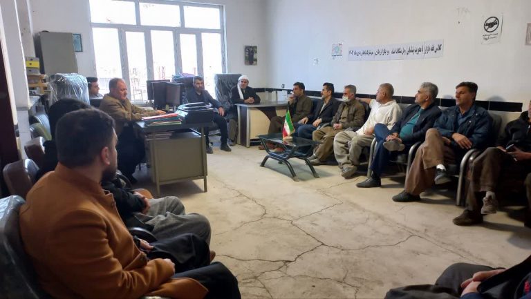 جلسه فقه بازار با محوریت شناسایی وحل مشکلات اصناف وبازاریان در شهرستان ثلاث باباجانی جلسه ویژه کسبه و بازاریان ثلاث بابا جانی