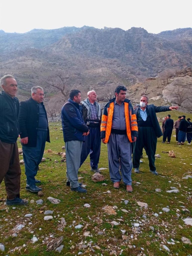 بازدید معاون برنامه ریزی و عمرانی فرمانداری ثلاث باباجانی از احداث جاده دسترسی به روستای صعبالعبور آب سرخ در منطقه دول دره