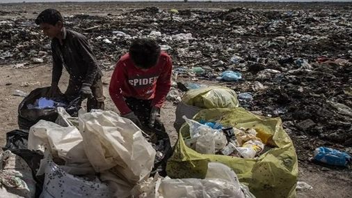 ورود اتباع غیرقانونی به کشور؛ عامل مهم ازدیاد کودکان کار در فضاهای شهری و صنعتی/ پیمانکاران شهرداری برای استفاده از کودکان زبالهگرد قانون را دور میزنند