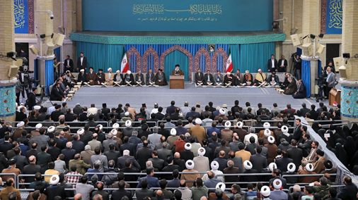 شرط حل مشکلات و پیشرفت، اعتماد به خدا و ورود به میدان