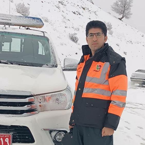 کولاک و بارش شدید برف در مسیر های منتهی به شهرستان ثلاث باباجانی / هشدار رئیس راهداری ثلاث باباجانی